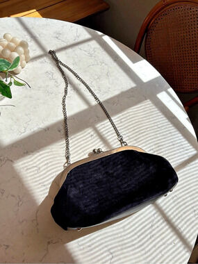 Patricia Nash Leah Frame Crossbody Black Kisslock  Frame Crossbody